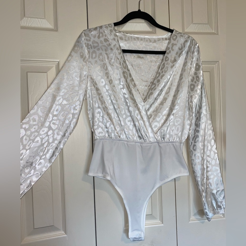 While silk long sleeve Blouse bodysuit !